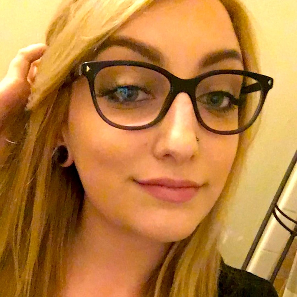 Meet your Posher, Whitney